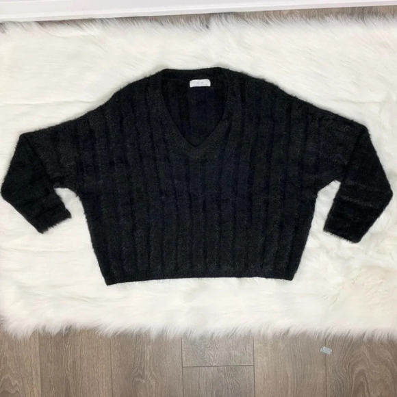Oak and Fort Fuzzy Sweater V-neck Brushed Knit Black pullover fluffy Size XS - Picture 3 of 16